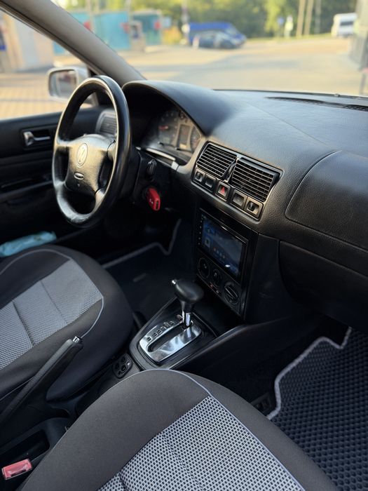 Продам Volkswagen Golf АВТОМАТ