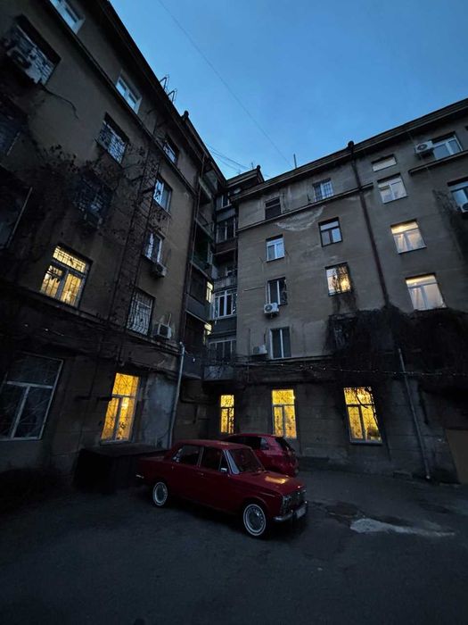 Сталінка в центрі на вул. Базарній. Центр, Привоз, море-все поруч