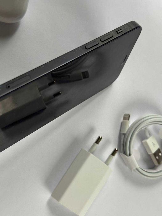 iPhone 12 midnight. Гарний стан. Комплект.