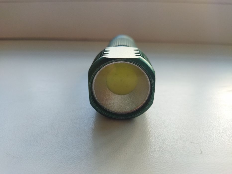 Продам фонарик ручной