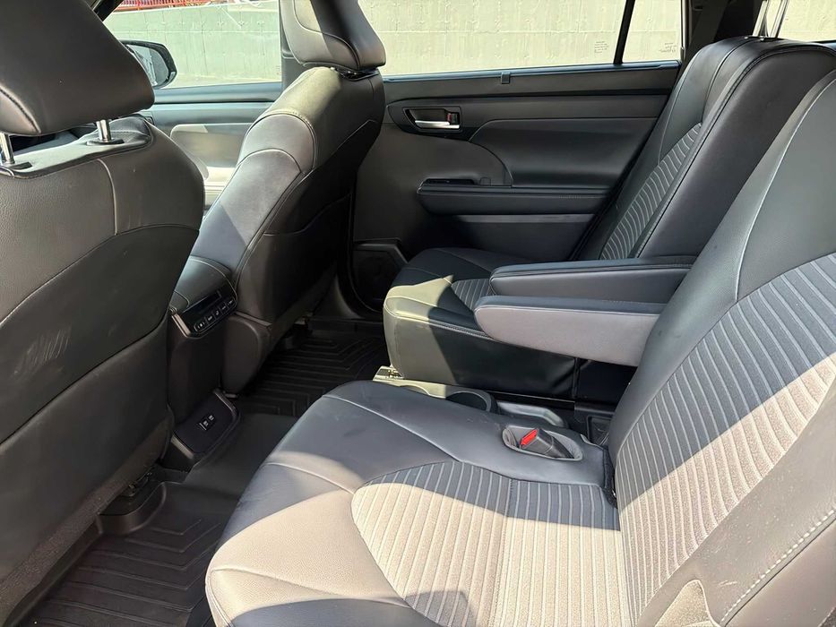 Toyota Highlander      2021