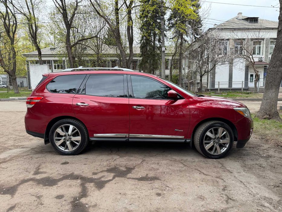 Nissan Pathfinder 2.5 гибрид  (R52)