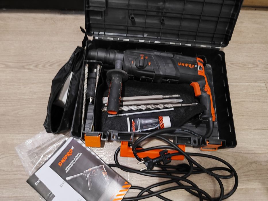 Перфоратор прямой dnipro-M RH-100Q