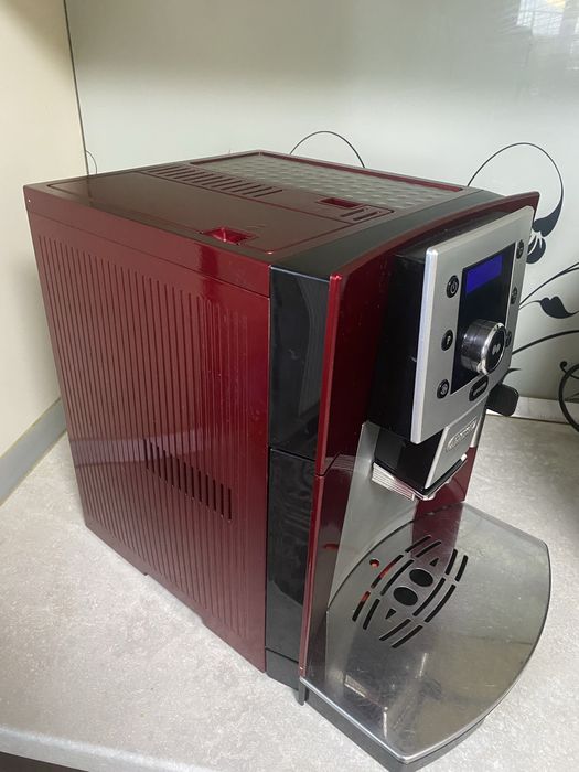 Кавова машина Delonghi Magnifika