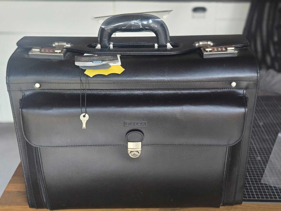 Torba podróżna, czarna skóra, dł. 47 x wys. 36 x szer. 20 cm