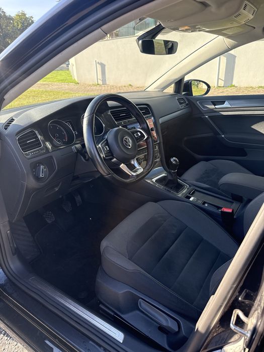 Volkswagen Golf 7,5        1.6 TDi 115cv (Look GTi)