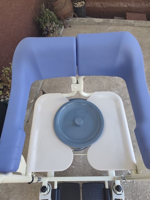 Cadeira de rodas higiénica