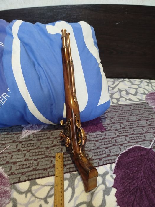 Продам игрушечный пистолет