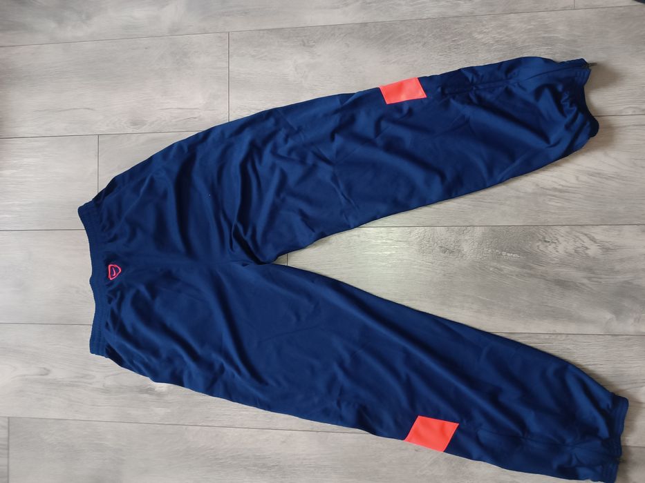 Spodnie Dresowe Nike FC Barcelona | Rozmiar XL (158-170 cm) | Stan BDB