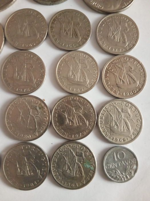 Vendo estas notas e moedas