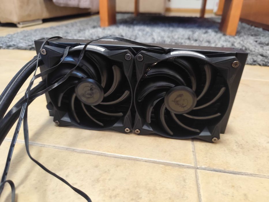 Watercooler MSI MAG CoreLiquid P240 - Kit de Refrigeração Líquida
