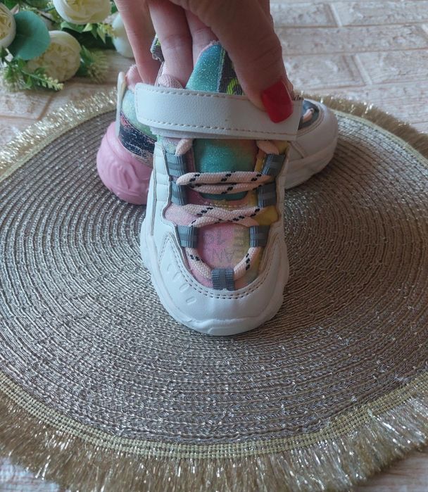 Кроссовки для девочки