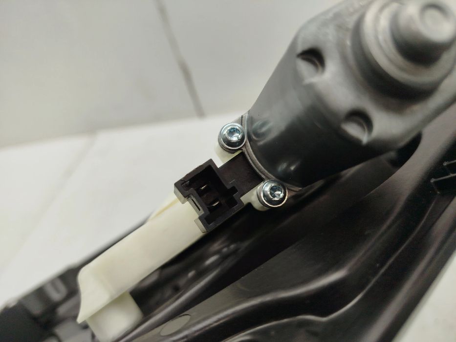 Elevador vidros frente esquerdo MERCEDES-BENZ Classe C Carrinha (S205)