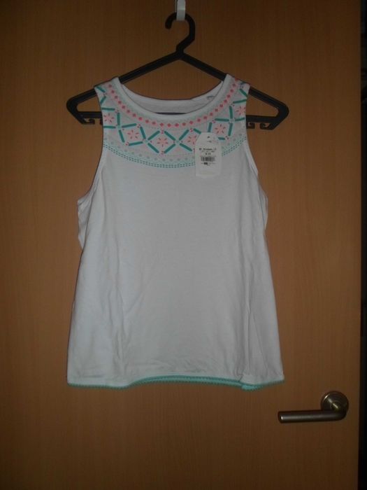 t-shirt nova com etiqueta para menina da marca Teen