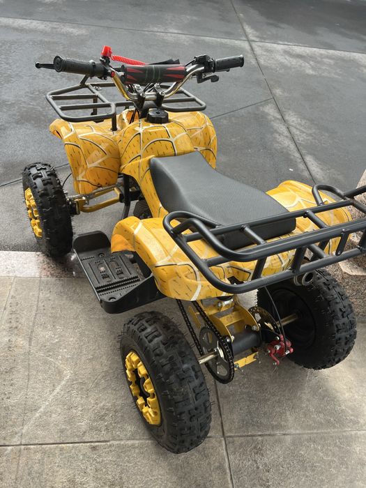 Vendo moto 4 a gasolina 50cc criança