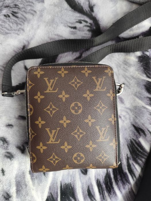 Louis vuitton monogram shoulder bag discount