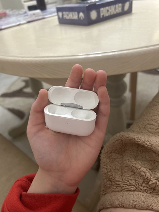 Apple AirPods Pro. футляр