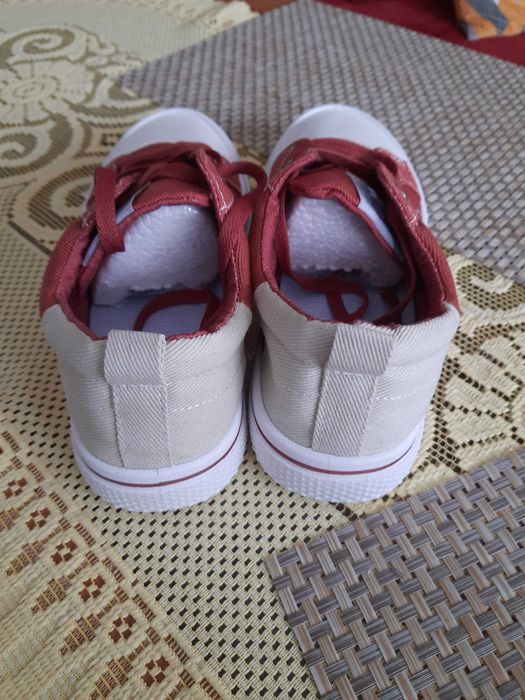 tenisówki-trampki czerwone 42-43 nowe