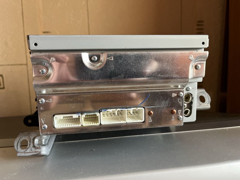 Продам оригінальну магнітолу для Toyota Sienna III