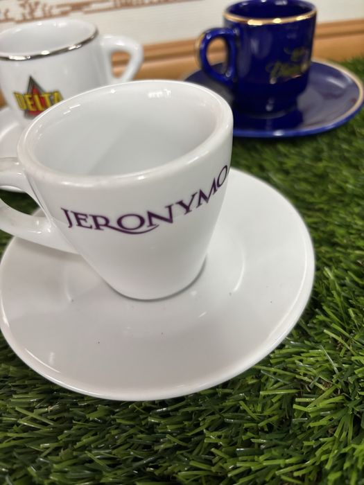 Chavenas de cafe438836032868853764