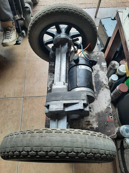 Ośka napędowa 24V,moc 0,3kW, mechanizm różnicowy, wózek transportowy.