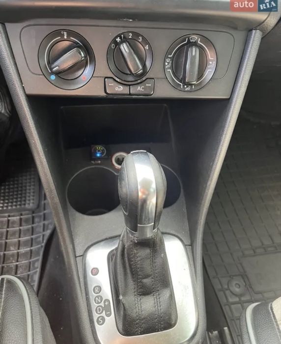 Volkswagen Polo 2012 VIN XW8ZZZ61ZDG034051 фото оголошення 9 з 10