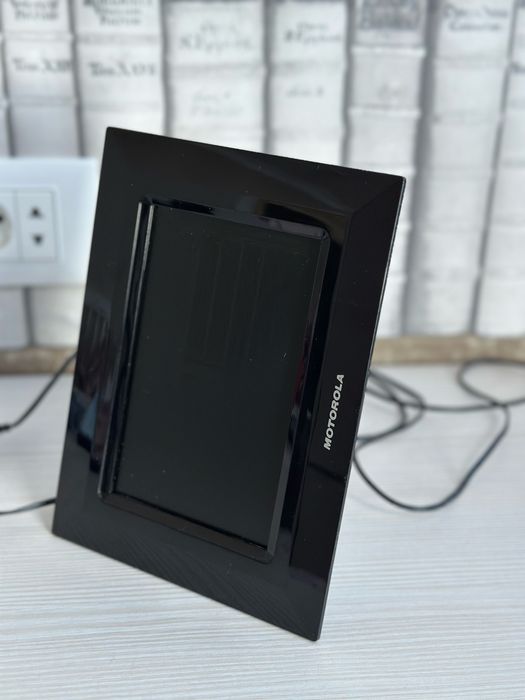 Цифровая фоторамка Motorola MF700/7
