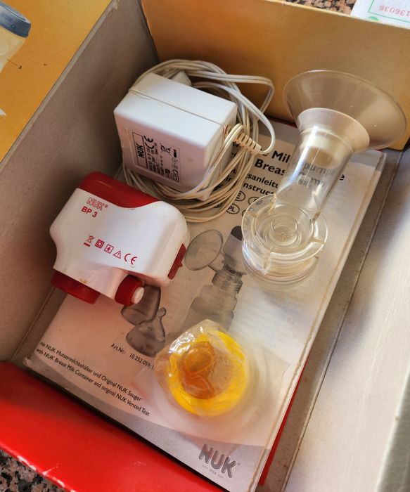 Recipientes AVENT e bomba extratora NUK