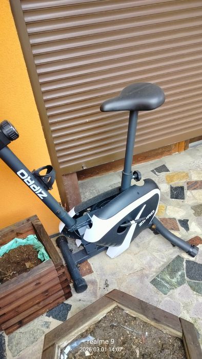 Rower stacjonarny do naprawy, zrywa się pasek klinowy