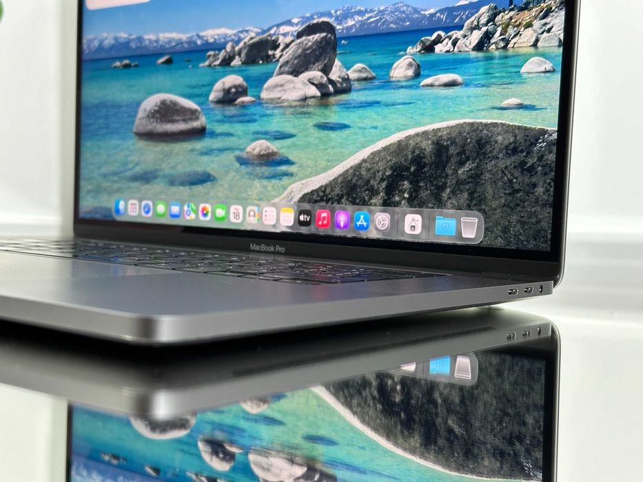 Nieziemska Moc Apple MacBook Pro 16" A2141 16GB RAM 512 Karta Graf 4GB