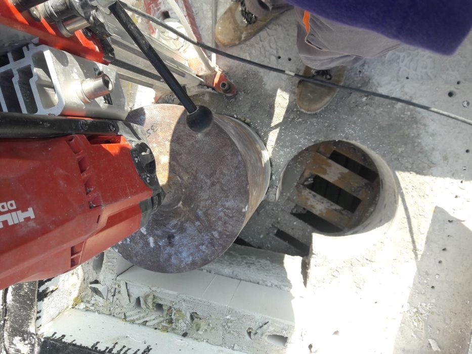 Przewierty w betonie,wiercenie otworow. Ciecie betonu.Wiertnica.