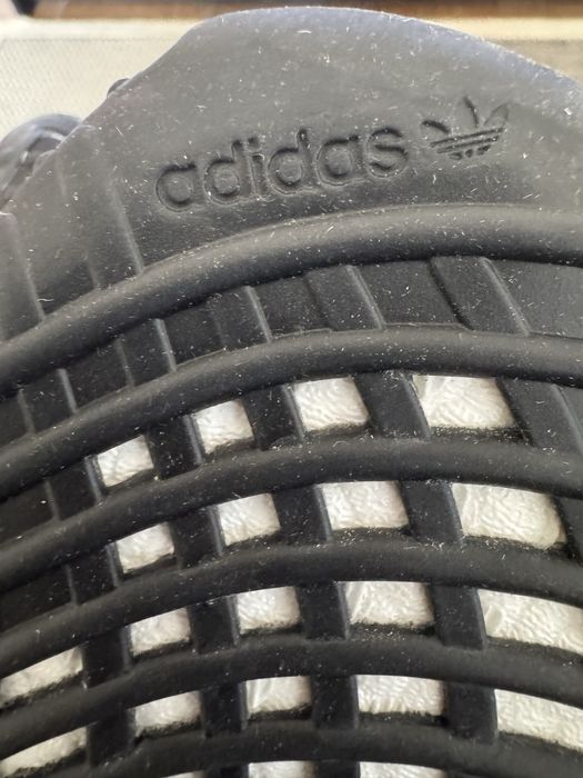 Ténis Yeezy Boost 350 V2