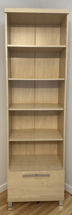 Sprzedam regał z zamykaną półką