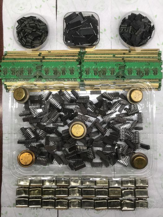 Радянські радіодеталі, мікросхеми для колекціонування або поробок