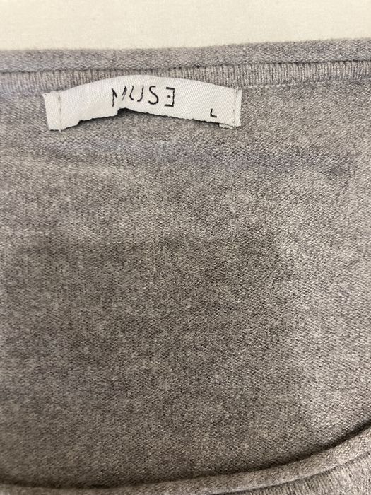 Blusa Cinzenta com pérolas