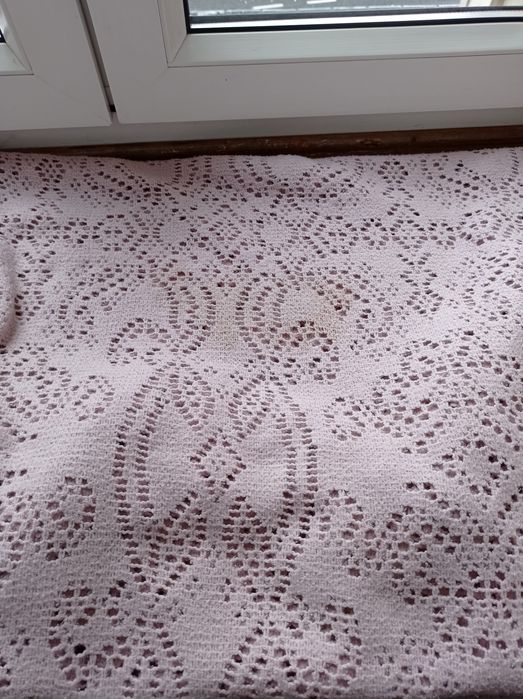 Śliczny, ażurowy koc dla dziecka Zara Kids w jadnofioletowym kolorze