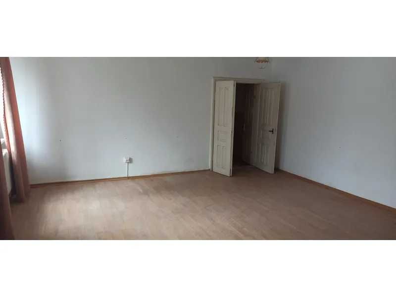 Двоповерхова будівля, 561,5 кв. м, Борщів, вул. Січових Стрільців, 11