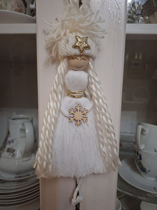 Biały Aniołek świąteczny 10 x 27 cm.
