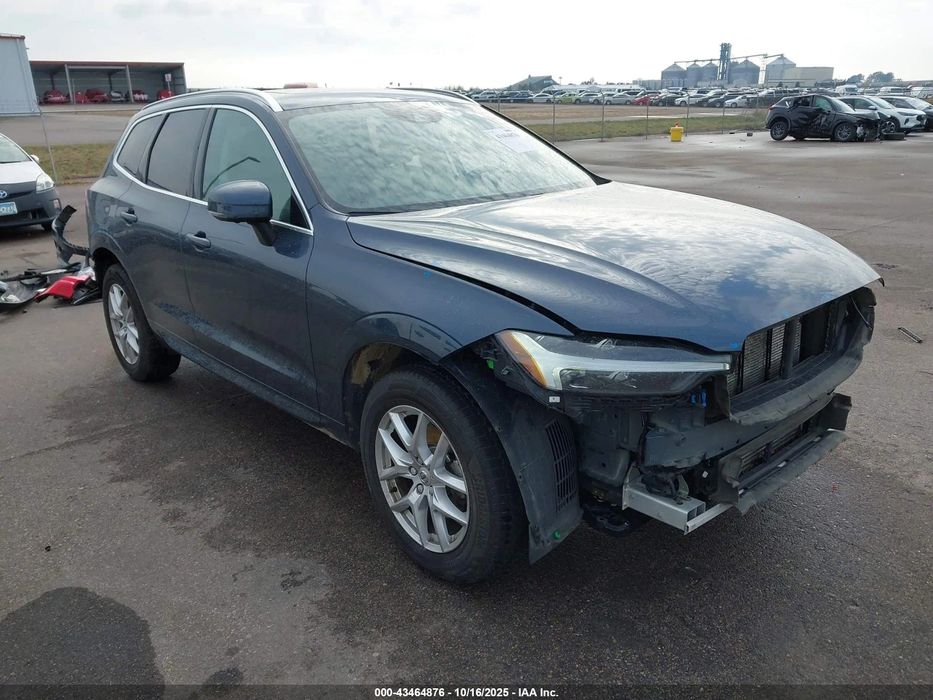 VOLVO XC60 T5 Momentum 2021