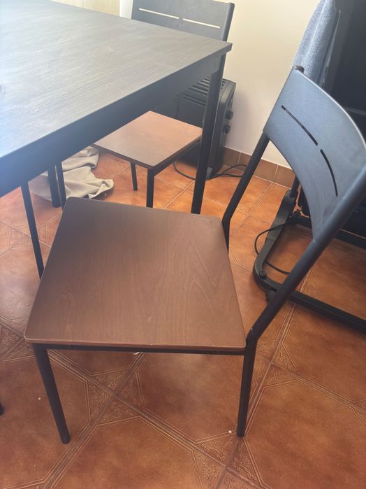 Mesa de Jantar + 4 Cadeiras