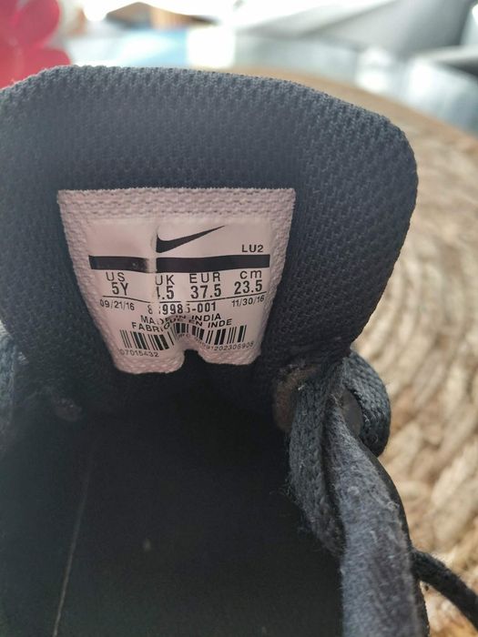 Buty Nike bardzo dobry stan rozmiar 37.5 długość wkładki 23.5cm