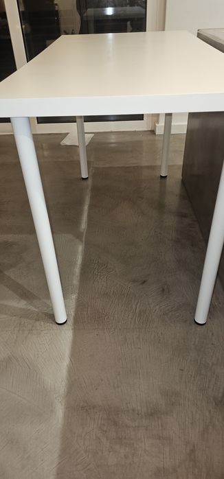 Mesa com pernas branca y  carvalho