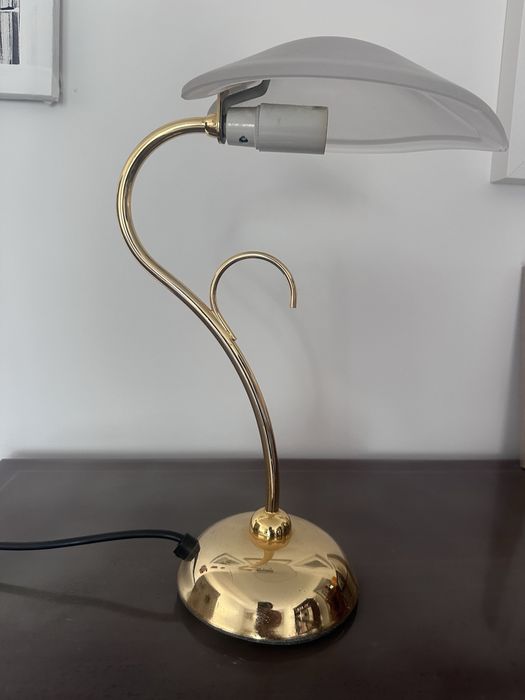 Candeeiro de mesa dourado e vidro temperado