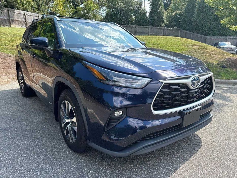 Toyota Highlander Hybrid      2022