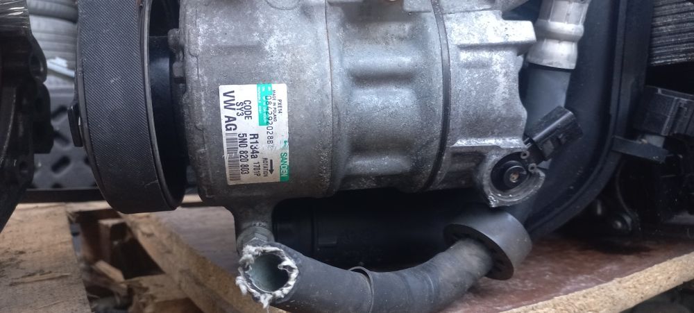 Компресор кондиціонера 5no 820 803 pasat golf audi scoda