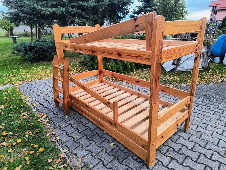 Łóżko piętrowe drewniane