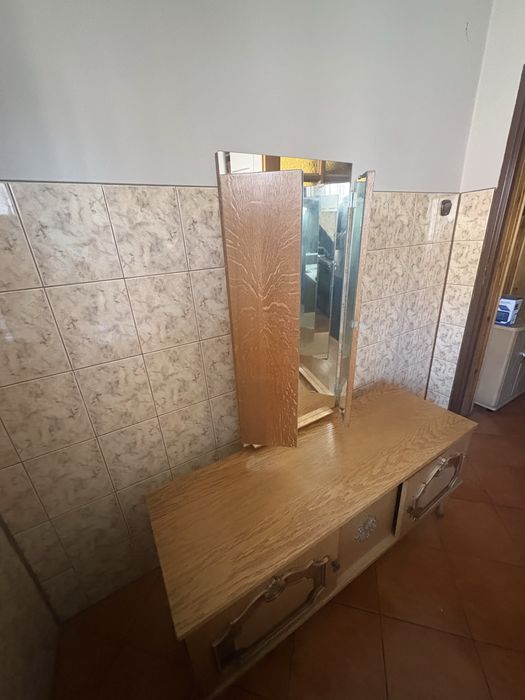 Toaletka w stylu ludwikowskim