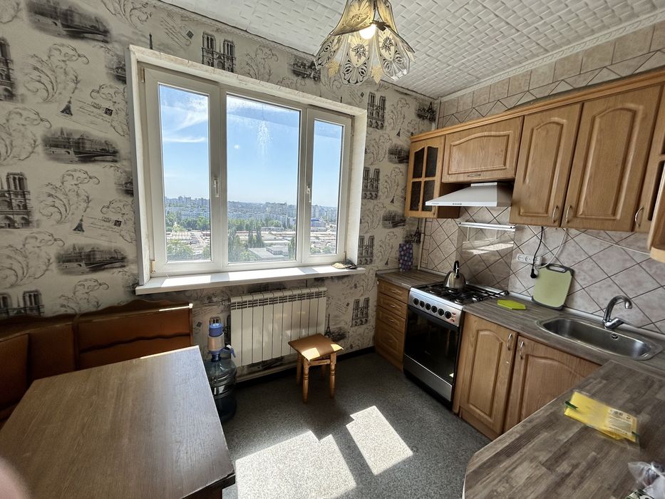Продам квартиру возле метро героев труда - Вид 4