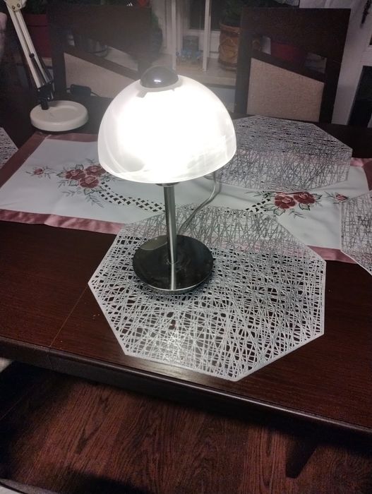 Lampa stołowa z zagranicy