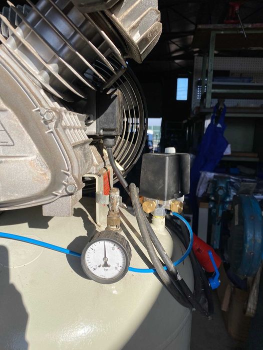 Kompresor Schneider z osuszaczem typ 590- 70 ST, 10 bar